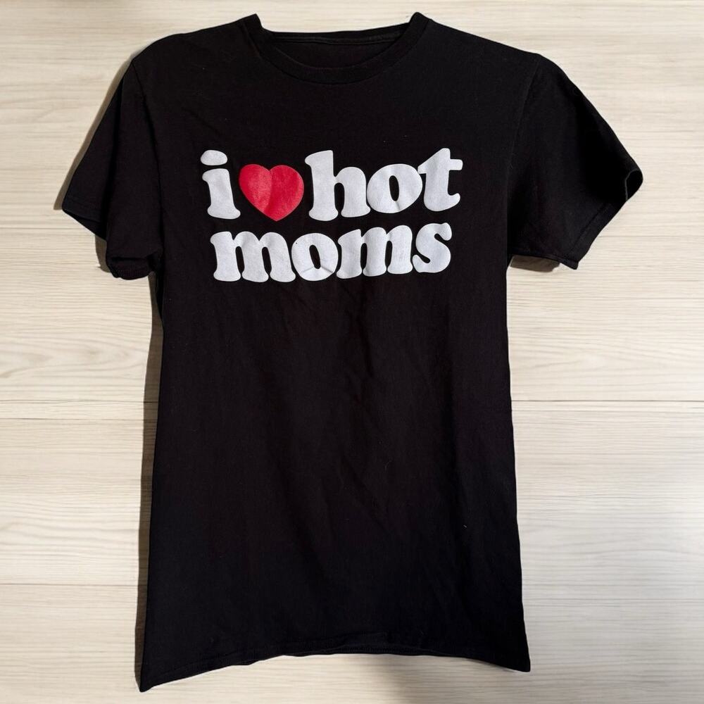 I Love Heart Hot Moms Black White Red Tee Womens Sz S Funny